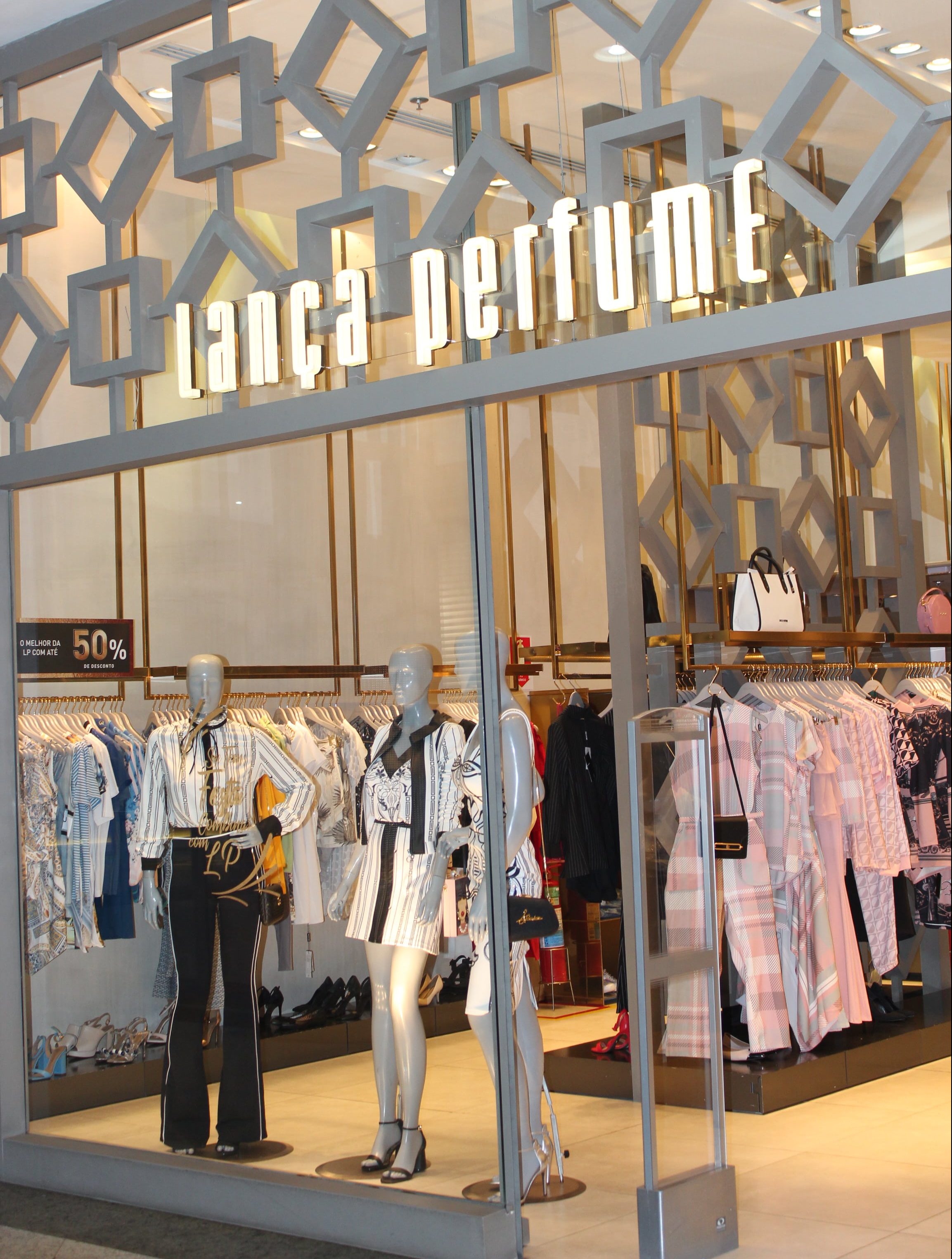 roupas da marca lança perfume